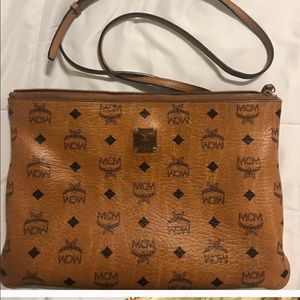 Mcm cross body